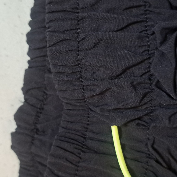 High Wasited Athleisure Shorts - Picture 3 of 4